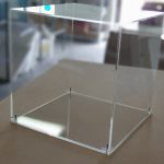 klejenie plexi urny gabloty pudełka